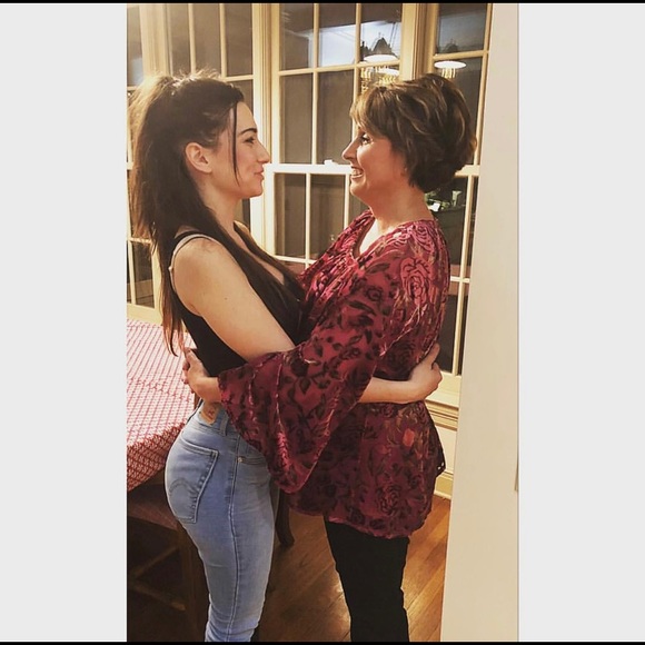 Meet your Posher, Lindsay - Picture 3 of 5